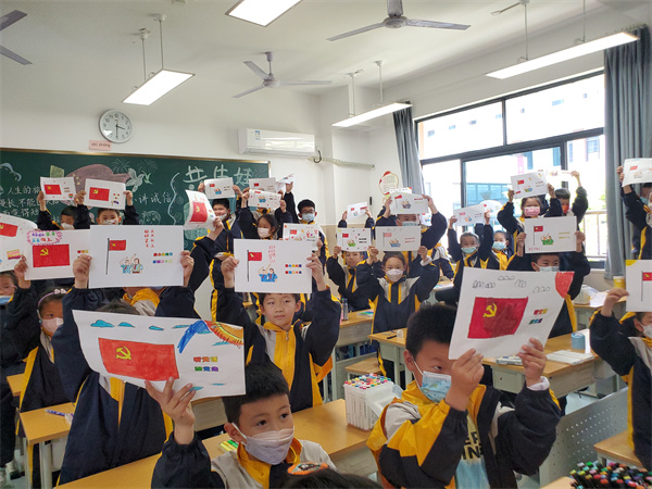 初心童心共筑梦，党旗队旗相映红