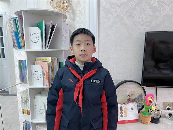 光荣的升旗手：五(2)中队季忆