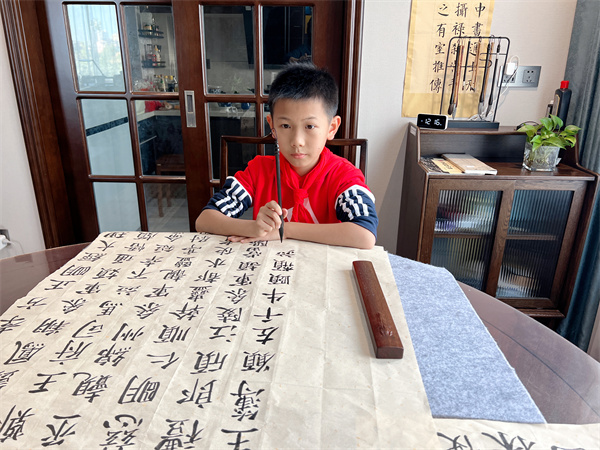 光荣的升旗手：四(3)中队于子晋