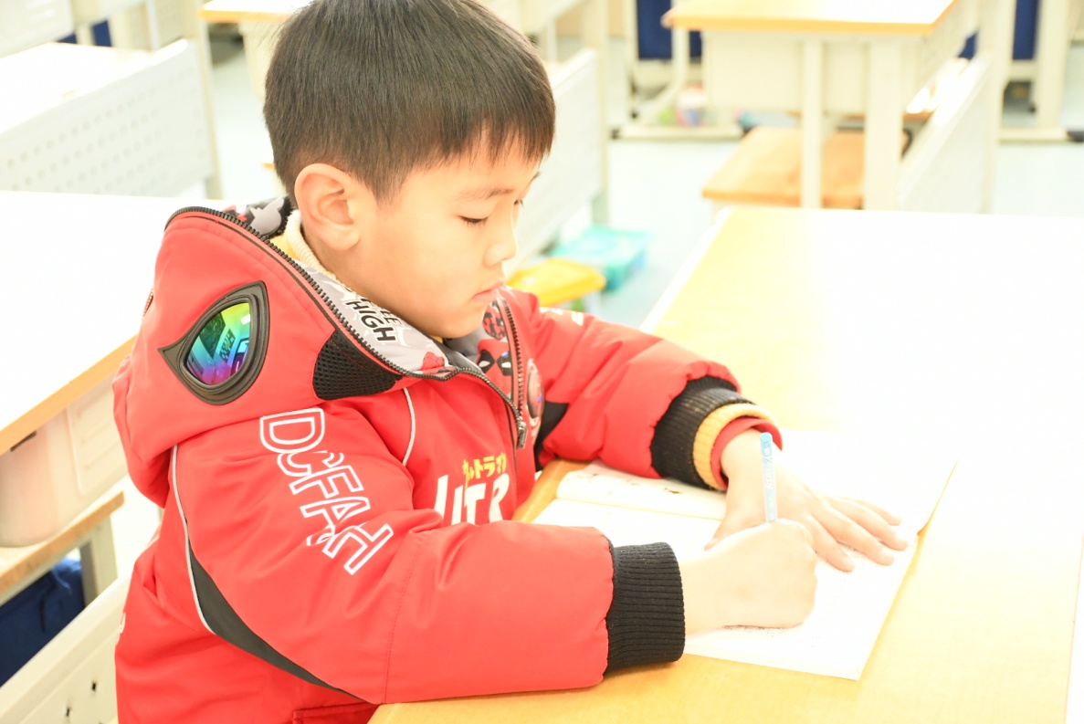 光荣的升旗手：一16预备中队王薛磊