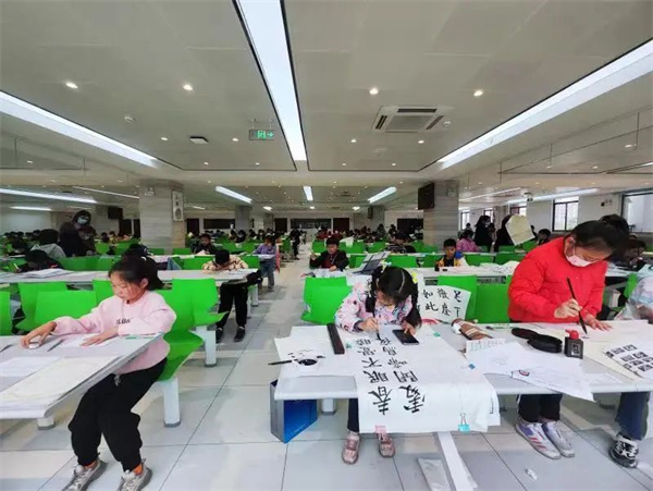 童心绘梦，梦想成真