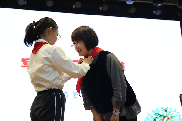 书香浸润童年，文学点亮校园