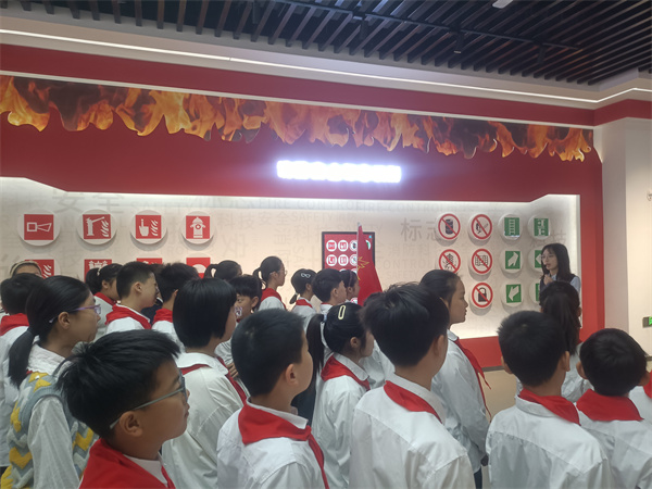 探秘体验馆   安全伴我行