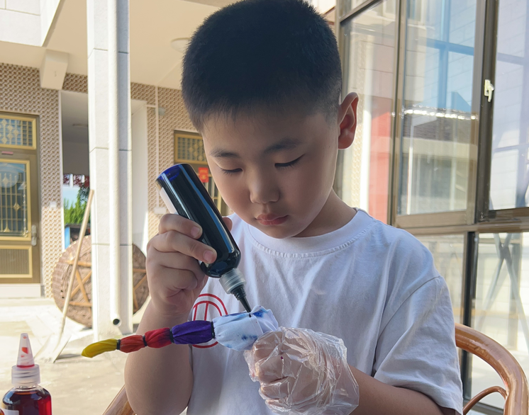 ​光荣的升旗手：一（2）班孙梓恒