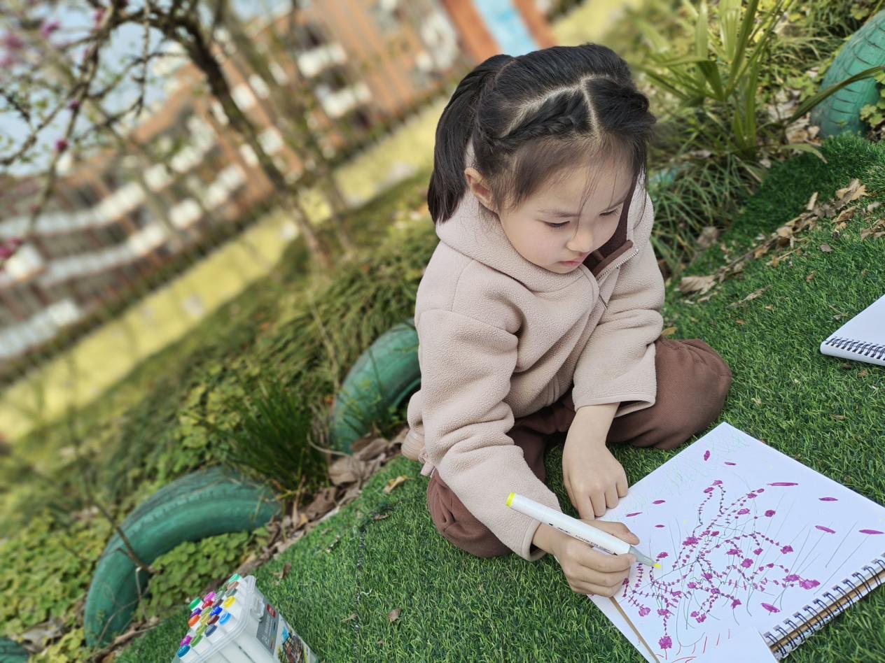 光荣的升旗手：一（3）班李好