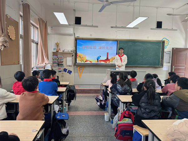 向英雄学习  向先烈致敬