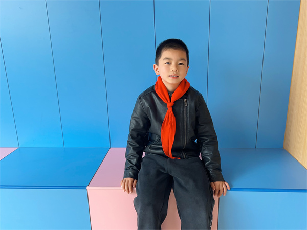 光荣的升旗手：二（2）中队李承轩