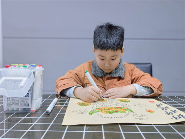 光荣的升旗手—— 一（18）班周师远