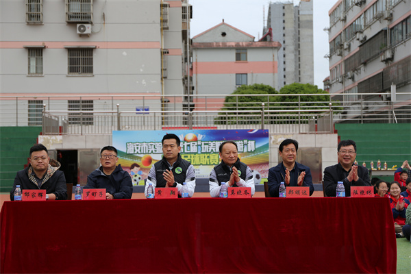 这届联赛，“足”够燃