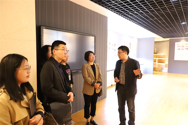 花开好时节，交流绽芬芳