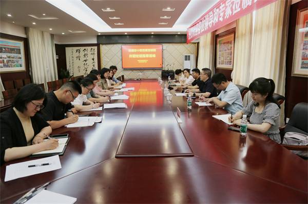 “开题”明思路，“研路”绽芳华