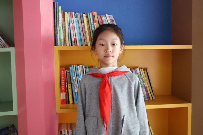 光荣的升旗手：三（13）中队薛钰萌