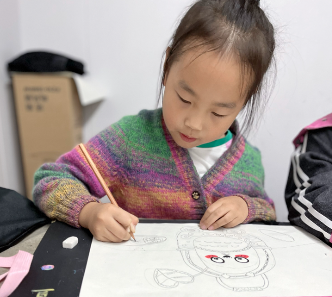 光荣的升旗手：一（21）班顾瑾萱