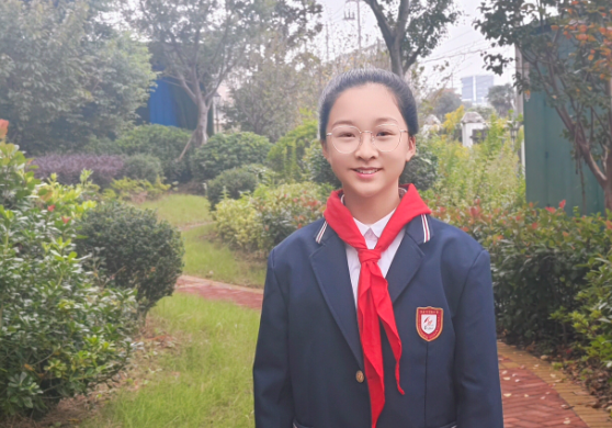 光荣的升旗手——六（4）中队张锦心