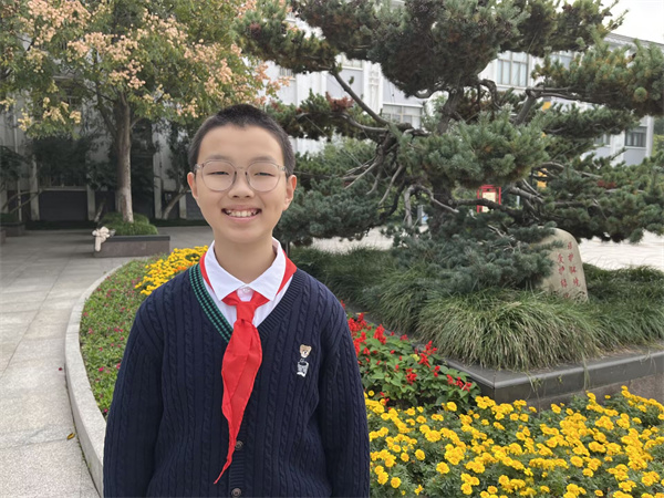 光荣的升旗手——五（12）中队 刘培珺