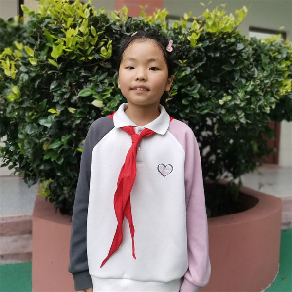 光荣的升旗手——三（1）中队顾奕