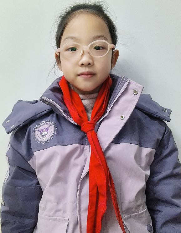 光荣的升旗手：三（2）中队梅花语