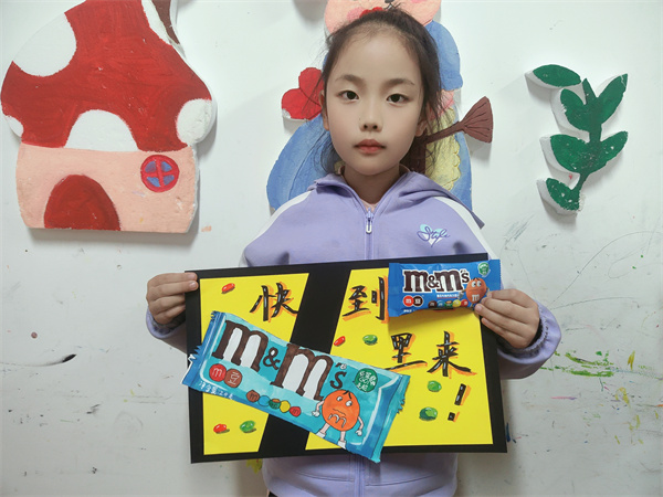 光荣的升旗手：一（13）班葛思含