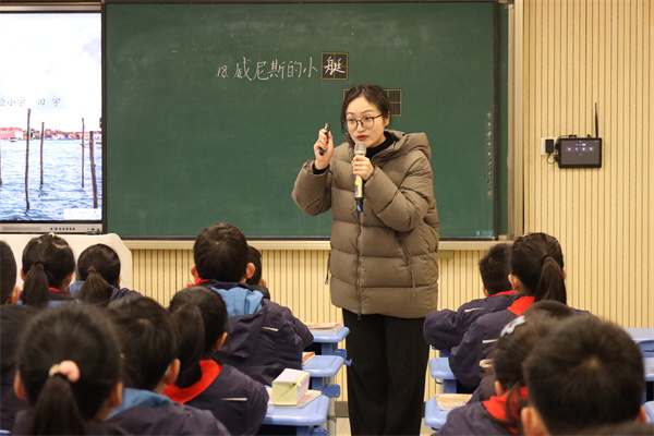 ​2024年度新招聘教师小学语文基地培训第三次活动在实验小学举行