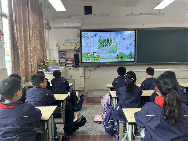 清明祭先烈   薪火永相传