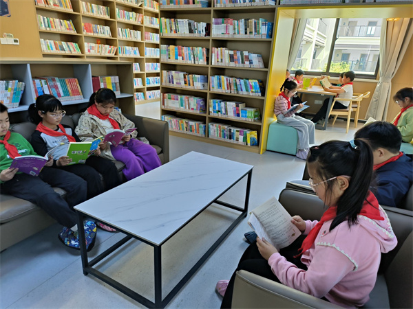 “悦”读春日  书香满溢