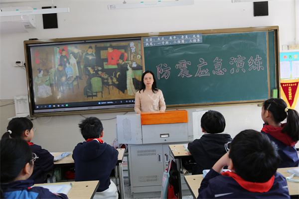 以“练”筑防   临“震”不乱