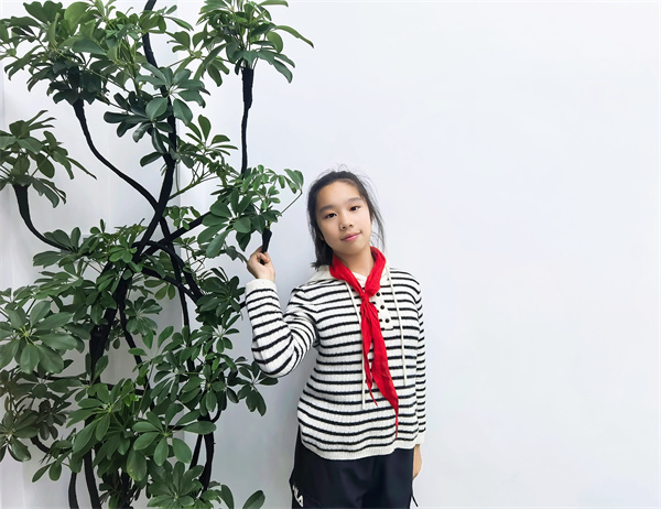 光荣的升旗手：六（5）中队朱梓萌