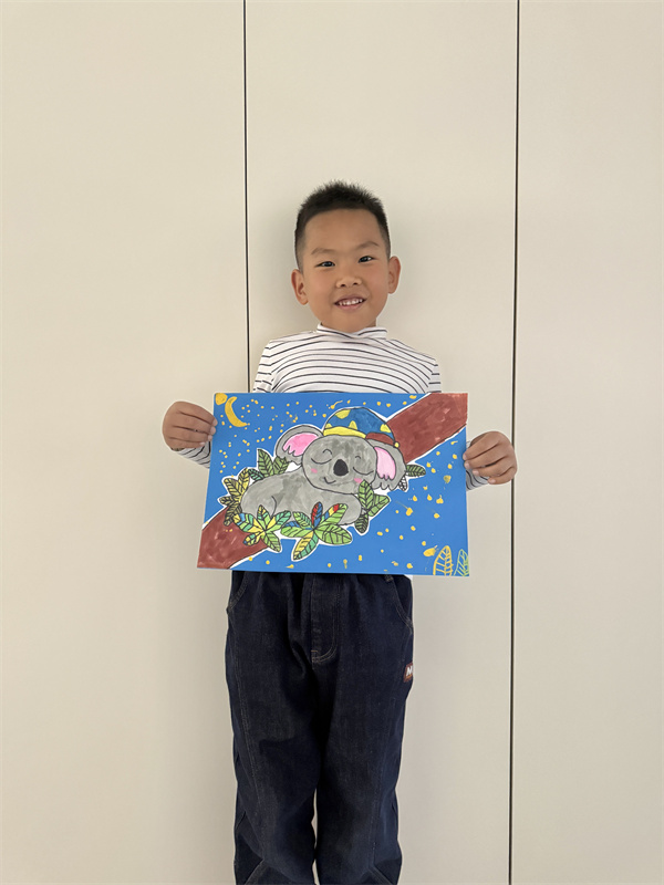 光荣的升旗手：一（9）班许辉成