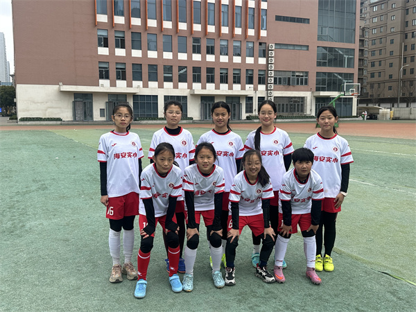 绿茵之巅，冠军加冕 