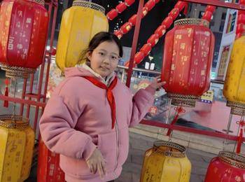 光荣的升旗手——五（1）中队施安琦